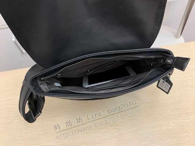 BV男包 16302 寶緹嘉進口原版打蠟小牛皮BV斜跨包  nbq1026